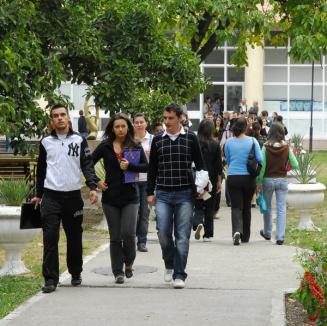 Peste 2.000 de studenţi ai Universităţii din Oradea, exmatriculaţi